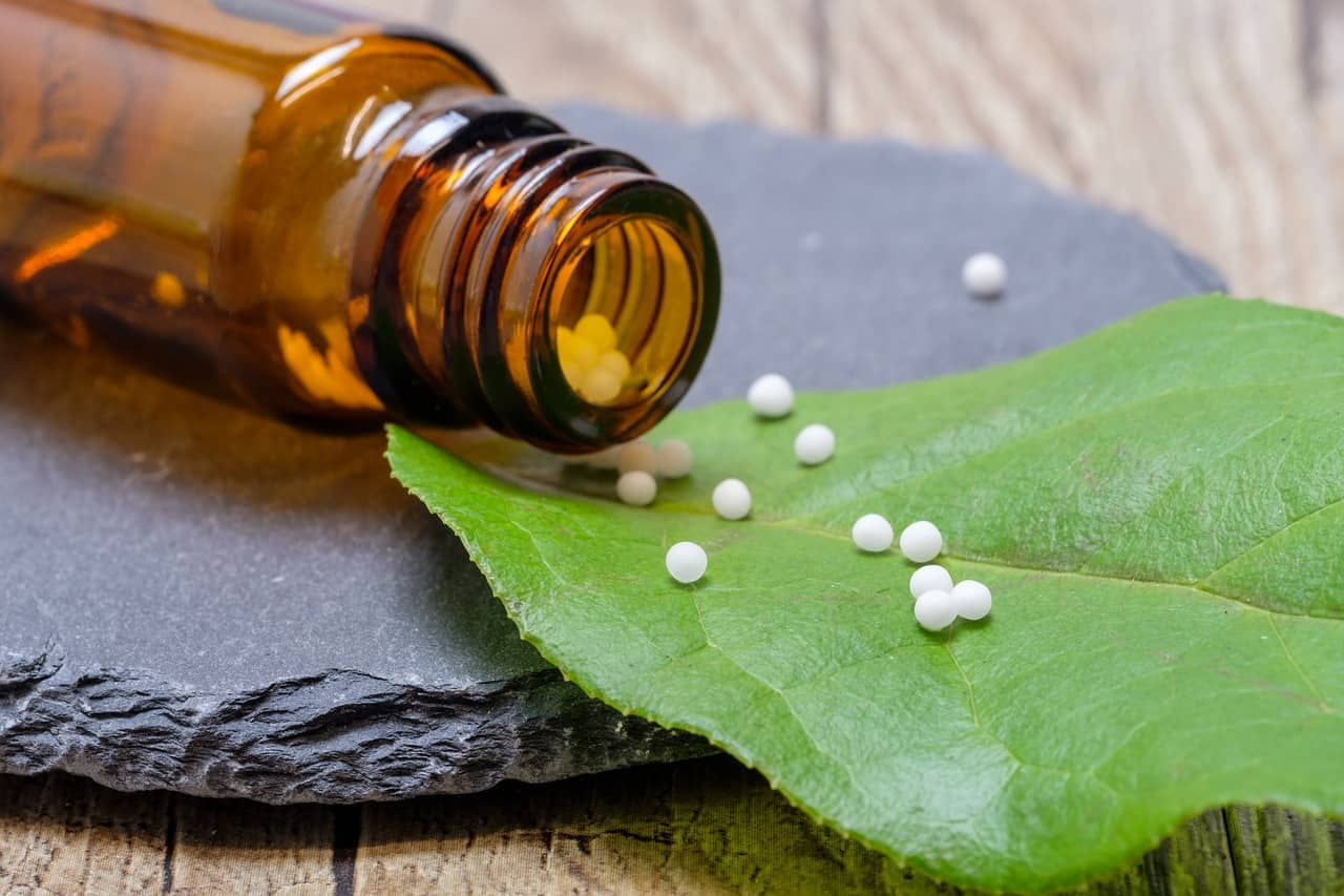 होमिओपॅथी म्हणजे काय, फायदे व औषध उपचार | Homeopathy  information/meaning in Marathi